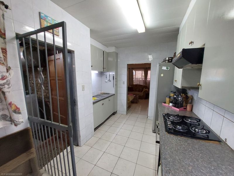 Spacious Townhouse With Garden And Jacuzzi - Photo 10