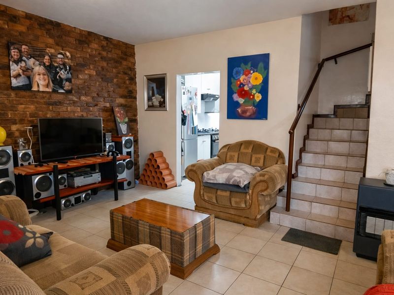 Spacious Townhouse With Garden And Jacuzzi - Photo 9