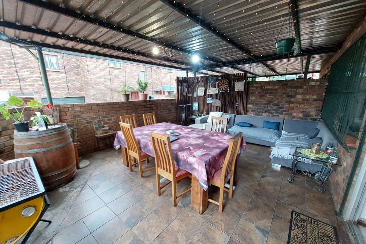 Spacious Townhouse With Garden And Jacuzzi - Photo 2