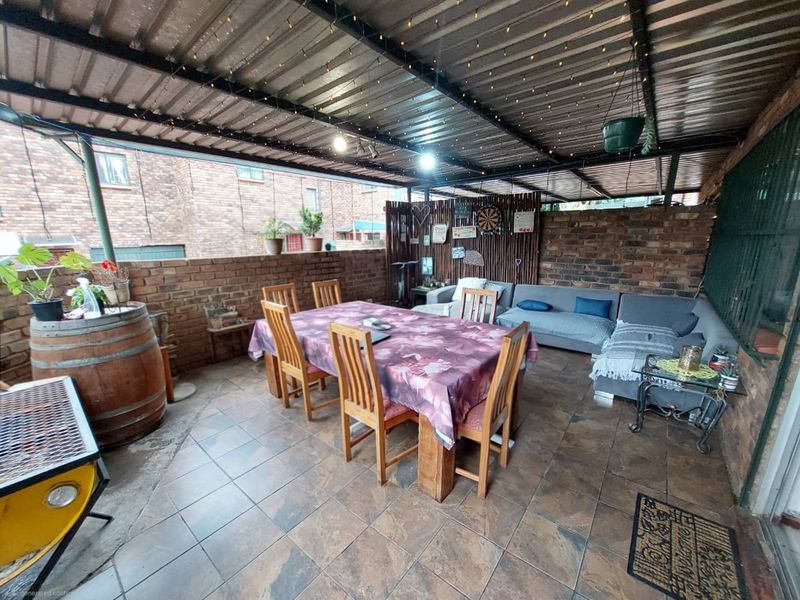 Spacious Townhouse With Garden And Jacuzzi - Photo 2