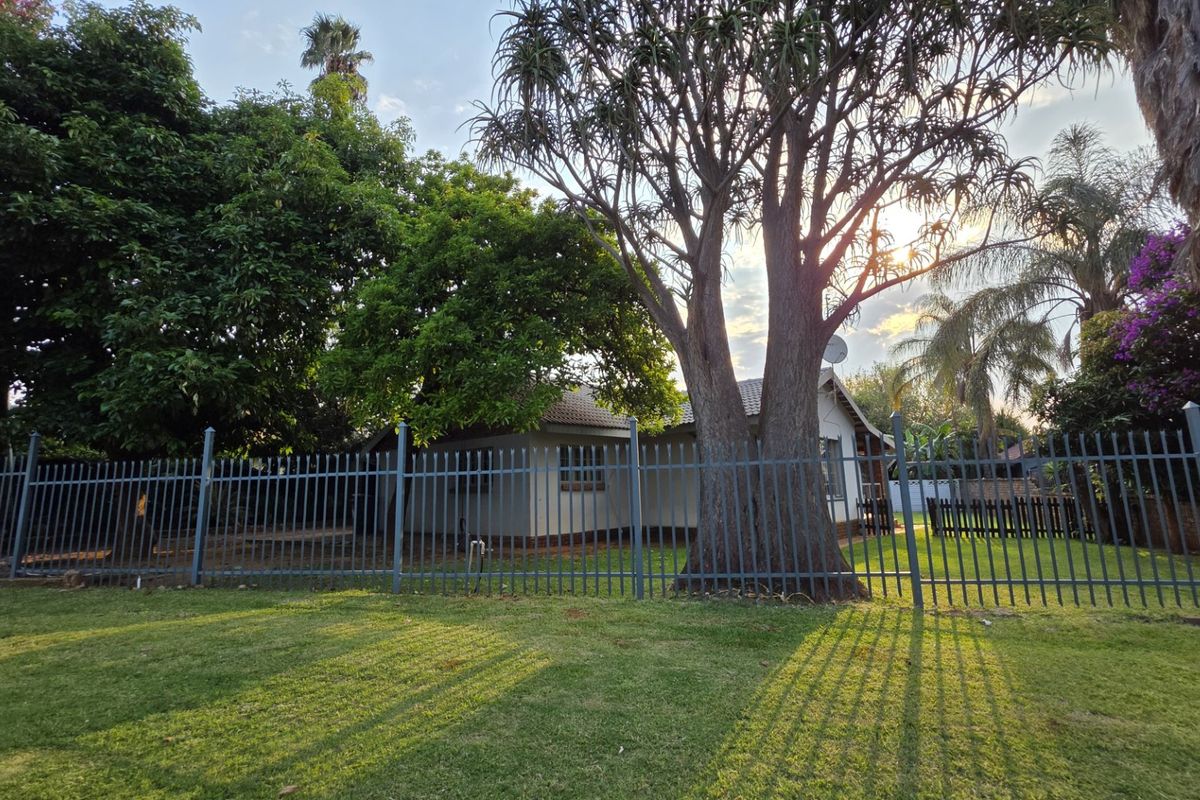 Spacious Family Home With Flatlet - Photo 5