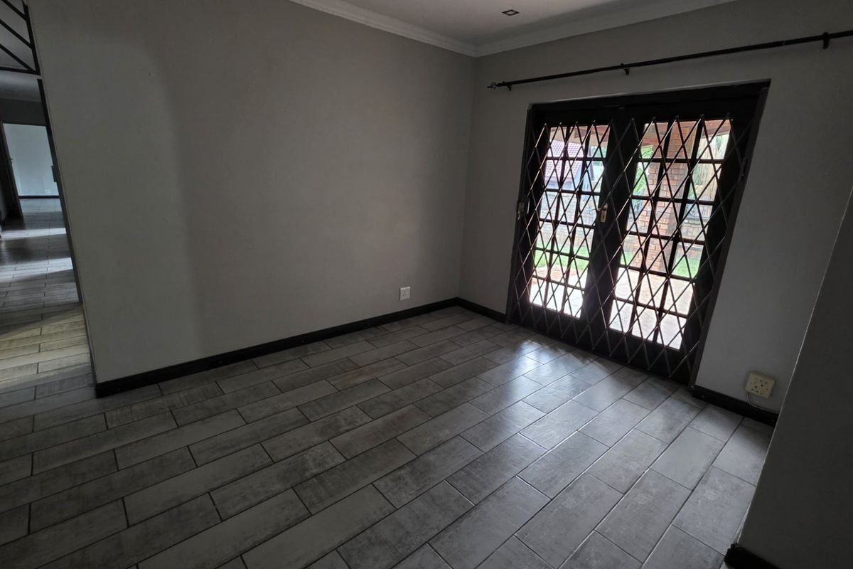 Spacious Family Home With Flatlet - Photo 4