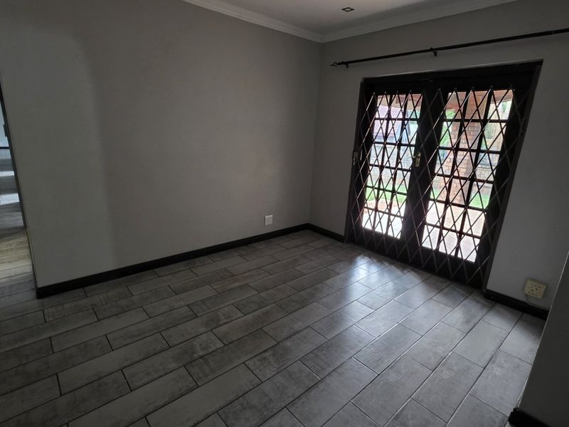 Spacious Family Home With Flatlet - Photo 4