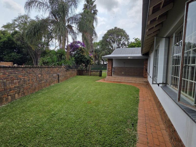 Spacious Family Home With Flatlet - Photo 6