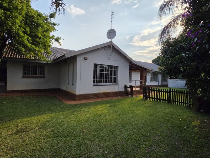 Spacious Family Home With Flatlet - Photo 7