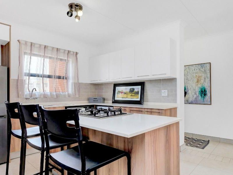 2 Bedroom 2 Bathroom apartment for sale in Founders Hill Crescent! - Photo 2