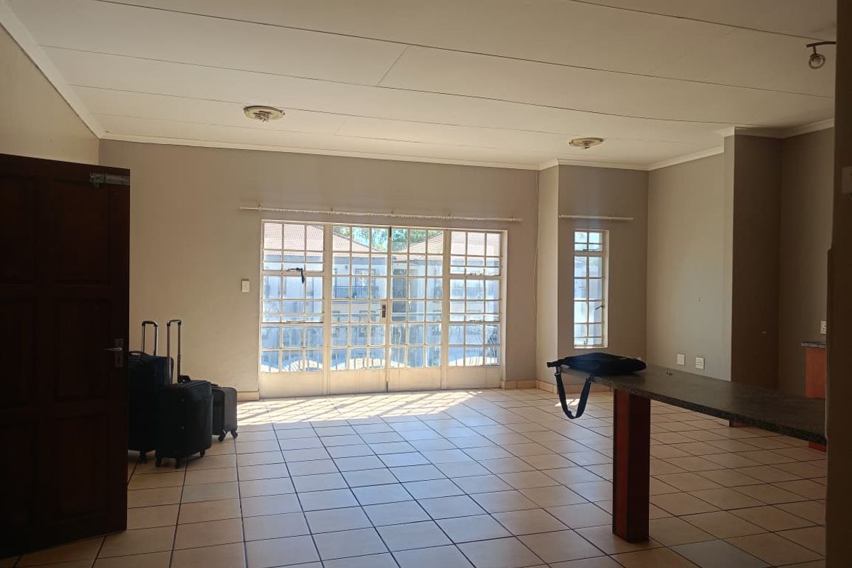 2 BEDROOM 2 BATHROOM MODERN APARTMENT FOR SALE IN OAKLANE MEWS - Photo 3