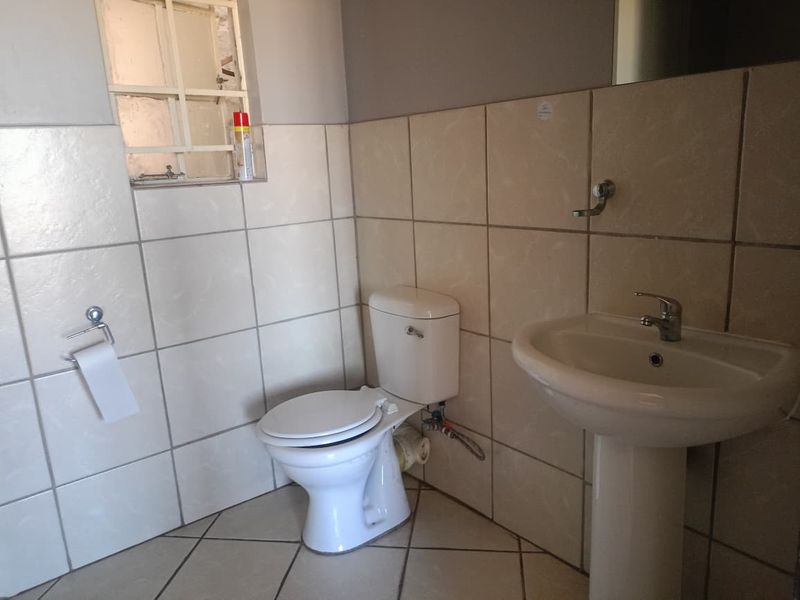 2 BEDROOM 2 BATHROOM MODERN APARTMENT FOR SALE IN OAKLANE MEWS - Photo 8