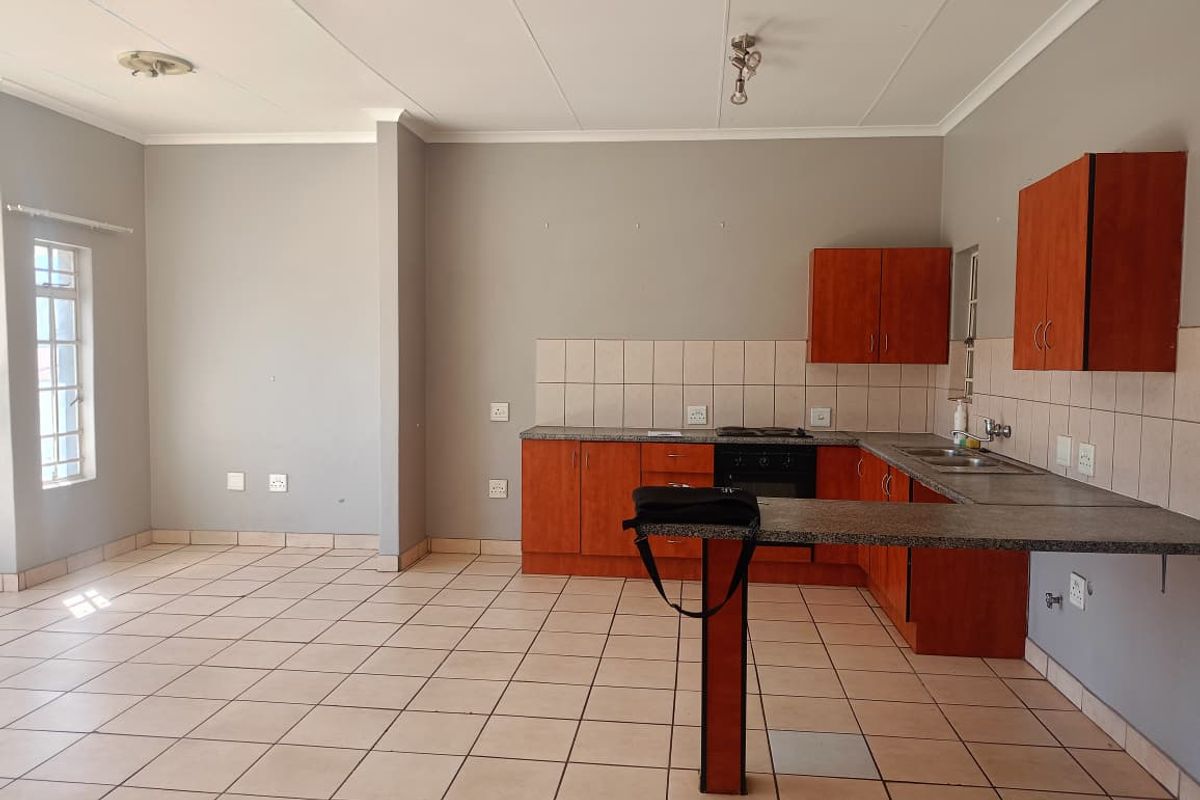 2 BEDROOM 2 BATHROOM MODERN APARTMENT FOR SALE IN OAKLANE MEWS - Photo 2