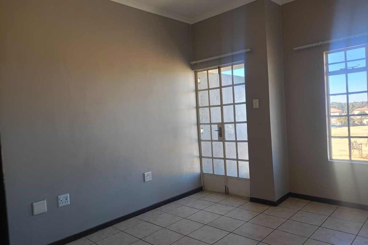 2 BEDROOM 2 BATHROOM MODERN APARTMENT FOR SALE IN OAKLANE MEWS - Photo 4