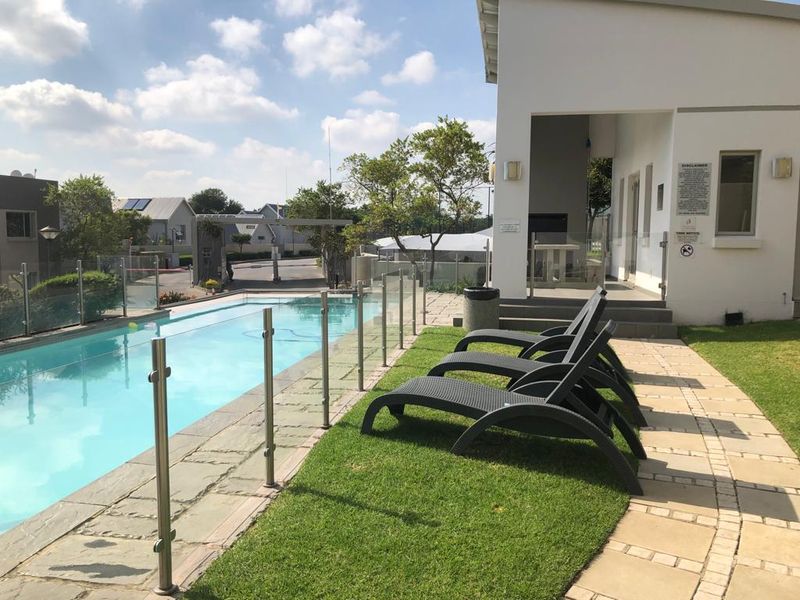 2  Bed 1 bath Soho lofts Grand Fourways. - Photo 2