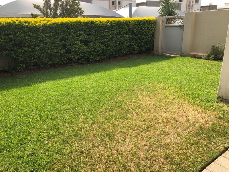 2  Bed 1 bath Soho lofts Grand Fourways. - Photo 5