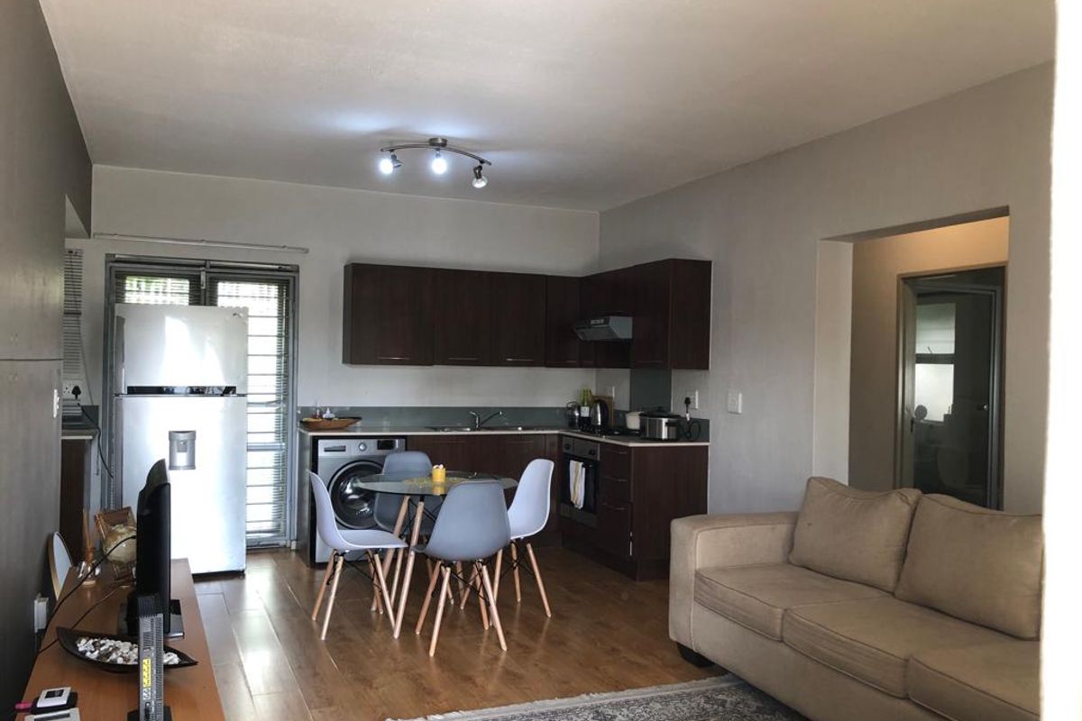 2  Bed 1 bath Soho lofts Grand Fourways. - Photo 3