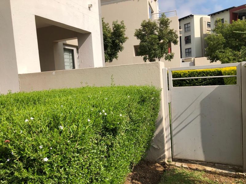 2  Bed 1 bath Soho lofts Grand Fourways. - Photo 7