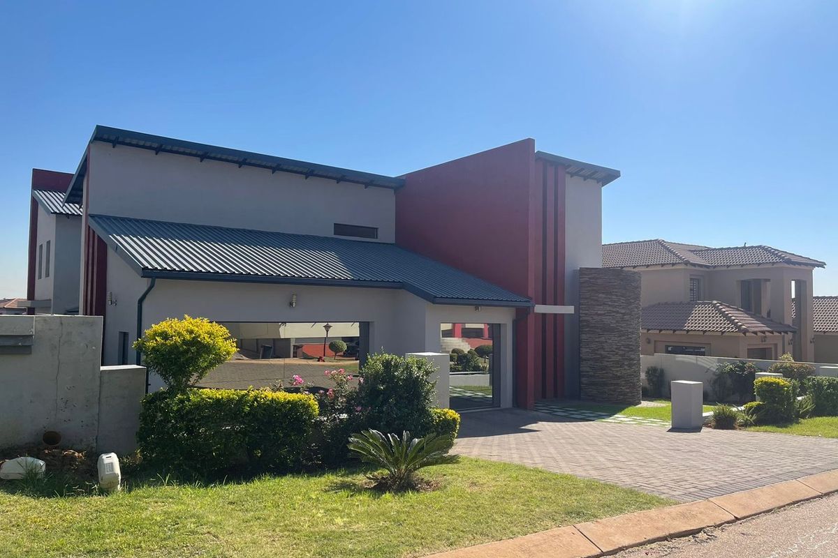 6 Bedroom property for sale in Magaliesberg Country Estate. - Photo 2