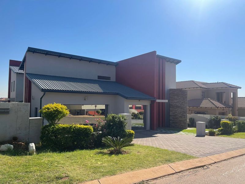 6 Bedroom property for sale in Magaliesberg Country Estate. - Photo 2