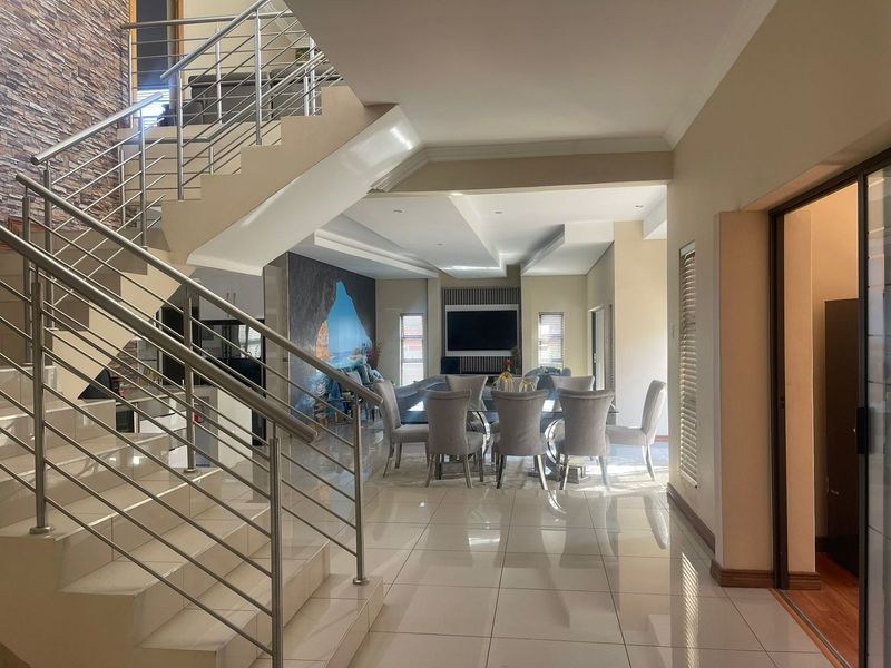 6 Bedroom property for sale in Magaliesberg Country Estate. - Photo 10