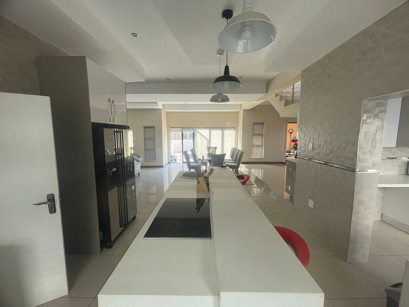 6 Bedroom property for sale in Magaliesberg Country Estate. - Photo 5