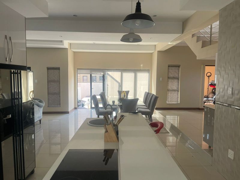 6 Bedroom property for sale in Magaliesberg Country Estate. - Photo 10