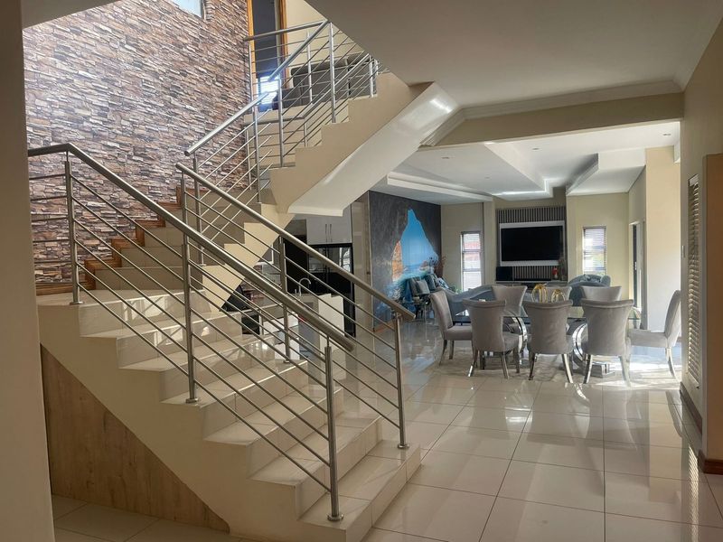 6 Bedroom property for sale in Magaliesberg Country Estate. - Photo 6