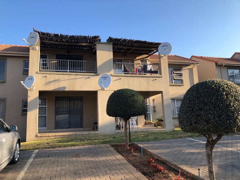 2 Bedroom Apartment for sale in Leeuwenhof Estate Silverlakes - Photo 2