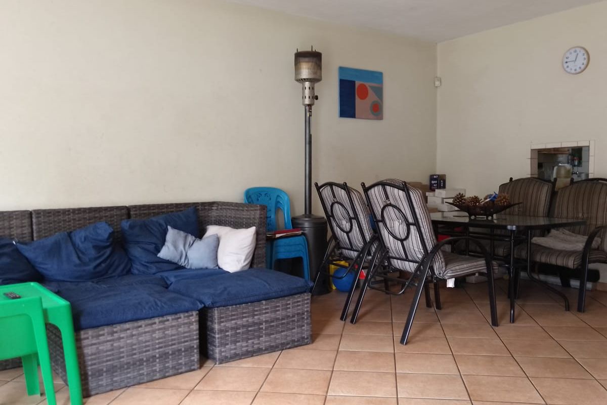 Charming Meyerspark Duplex with parking and garden view - Photo 3