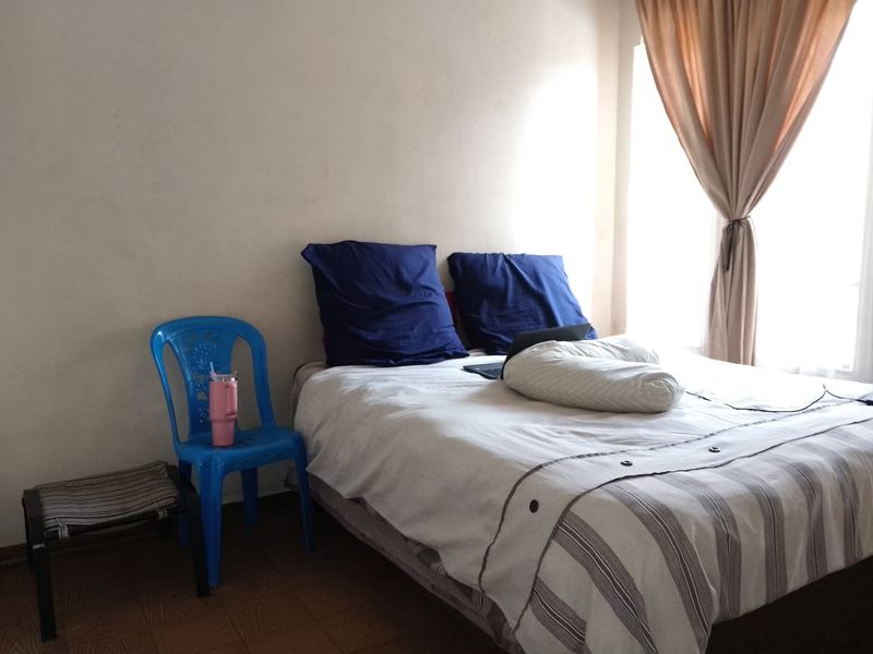 Charming Meyerspark Duplex with parking and garden view - Photo 10