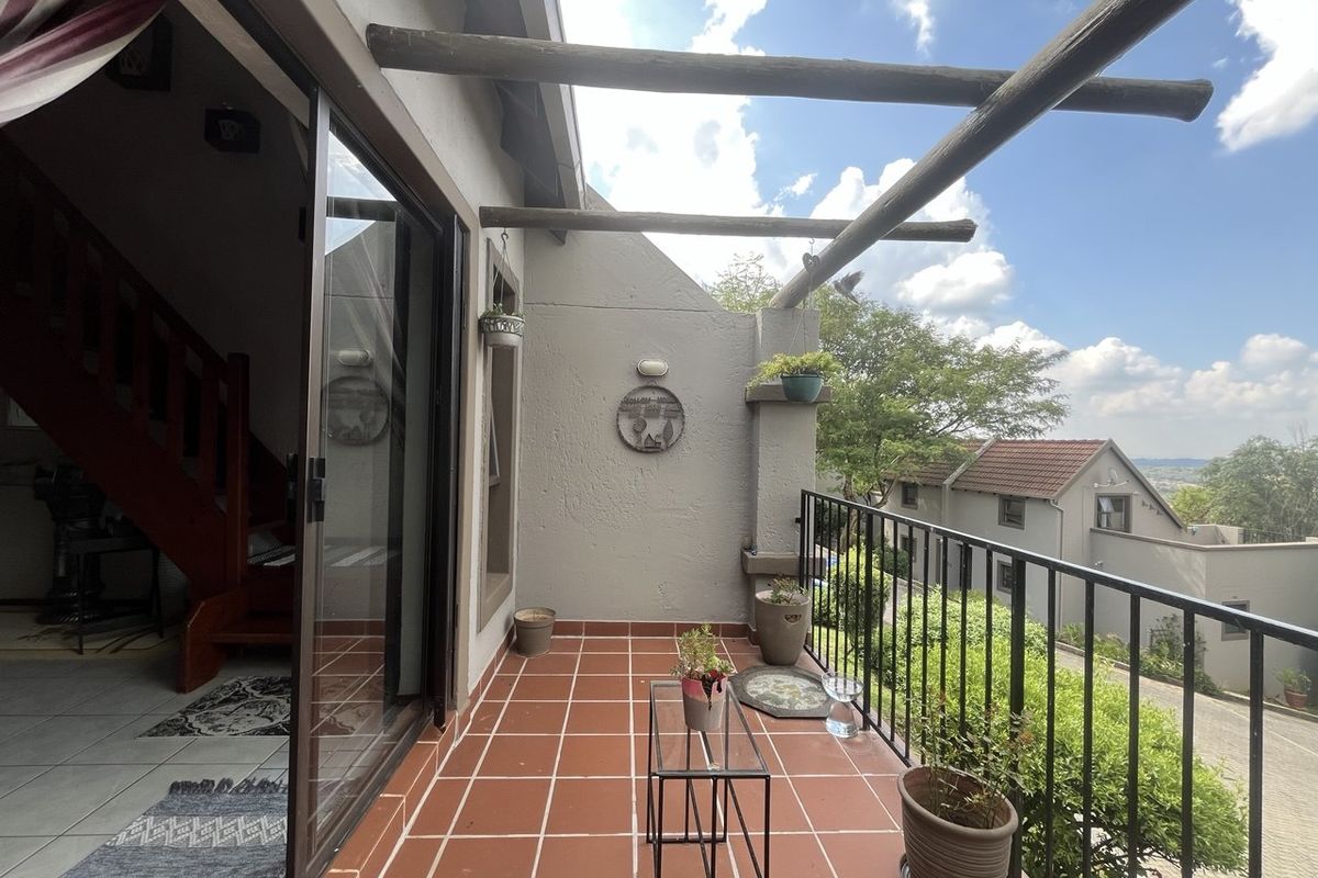 3 Bedroom Duplex For Sale in Allen's Nek - Photo 3