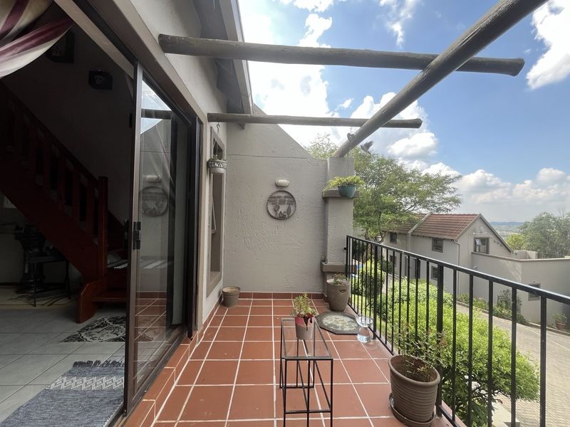 3 Bedroom Duplex For Sale in Allen's Nek - Photo 3