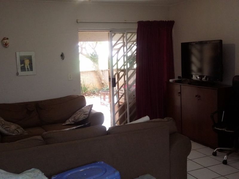 Charming apartment with private garden, swimming pools and large communal gardens  - Photo 4