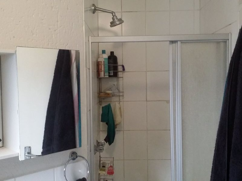 Charming apartment with private garden, swimming pools and large communal gardens  - Photo 9