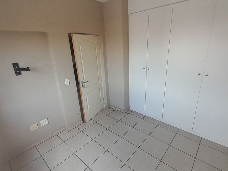 2 bedroom Low cost uptown living at its best! - Photo 10