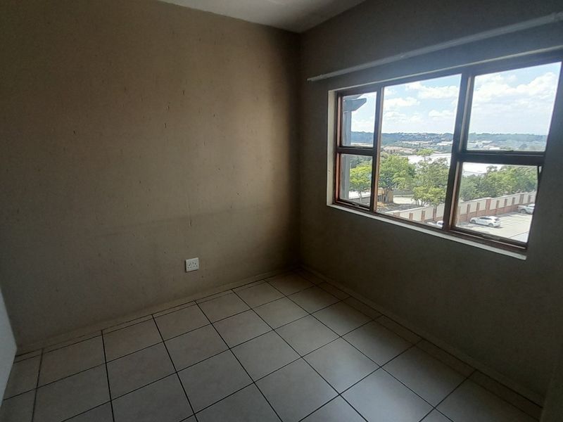 2 bedroom Low cost uptown living at its best! - Photo 9