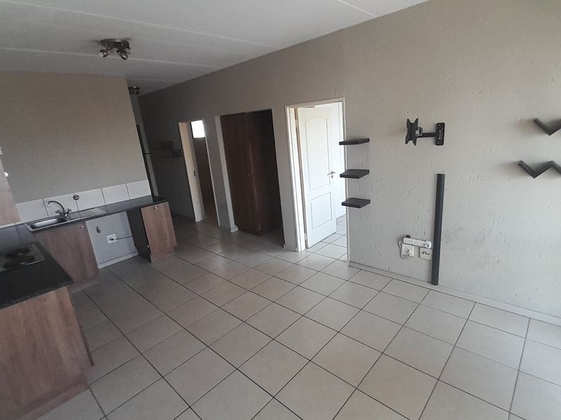2 bedroom Low cost uptown living at its best! - Photo 8