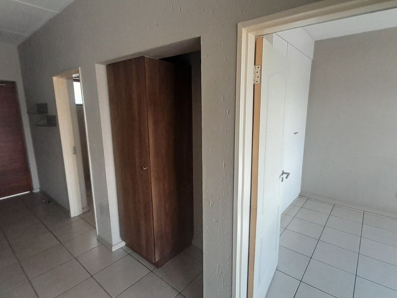 2 bedroom Low cost uptown living at its best! - Photo 6