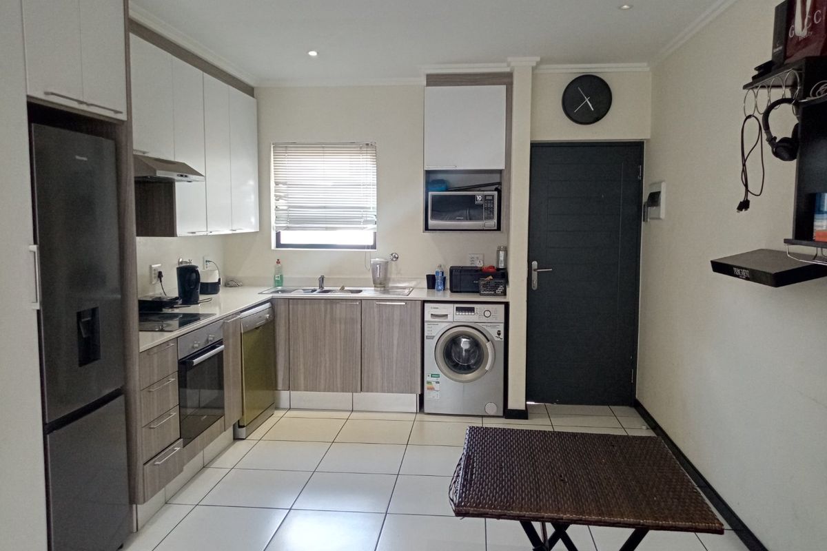 Step Into Effortless Modern Living With This Beautifully Designed Apartment, Where Style Meets Comfort. - Photo 4