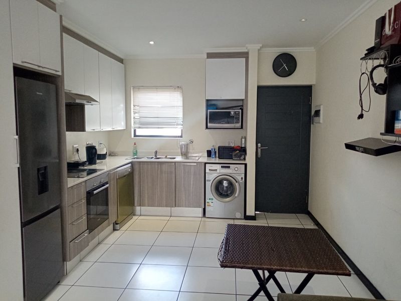 Step Into Effortless Modern Living With This Beautifully Designed Apartment, Where Style Meets Comfort. - Photo 4