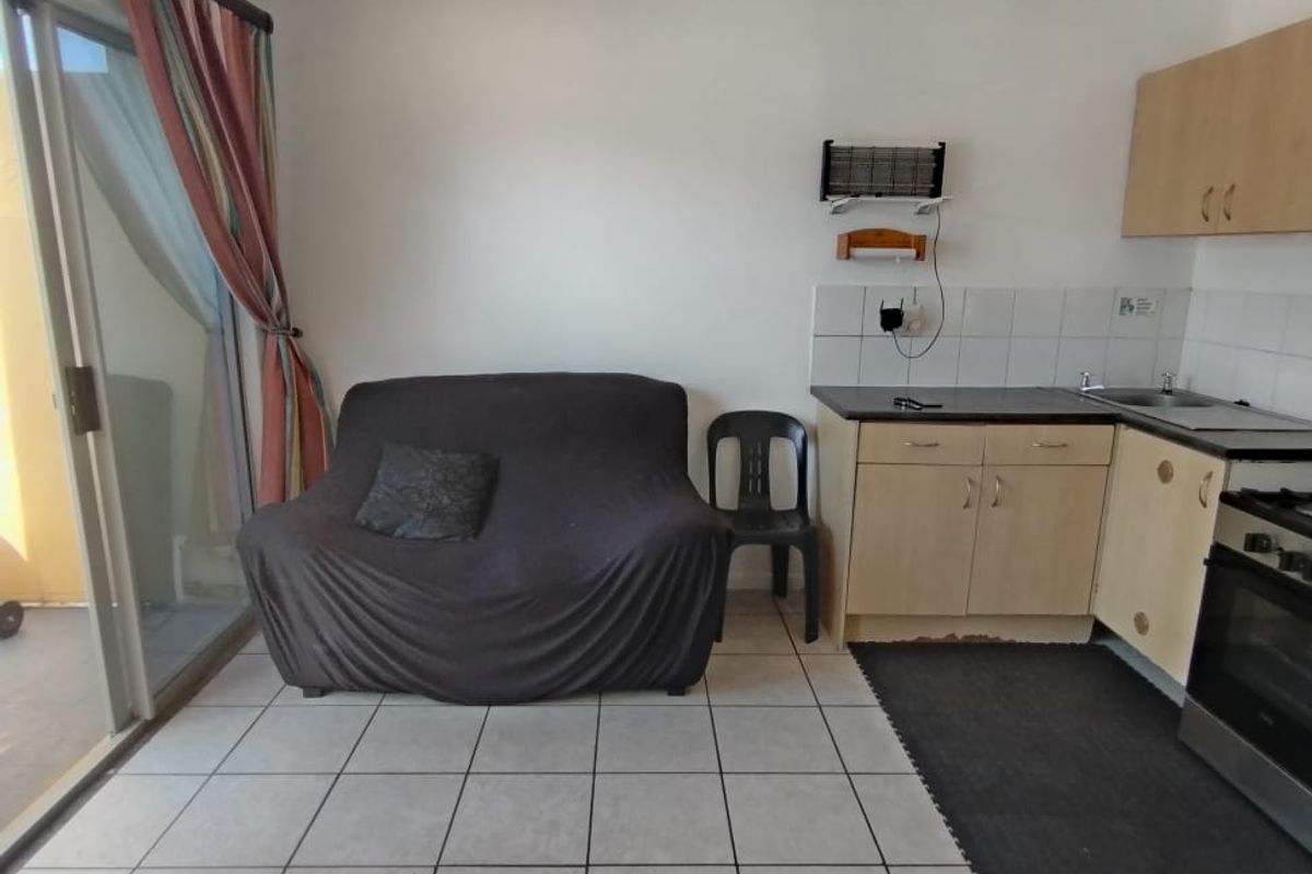 SOLE EXCLUSIVE MANDATE - 4 BEDROOMED HOUSE IN QUIET CLOSE - PELICAN PARK - Photo 4