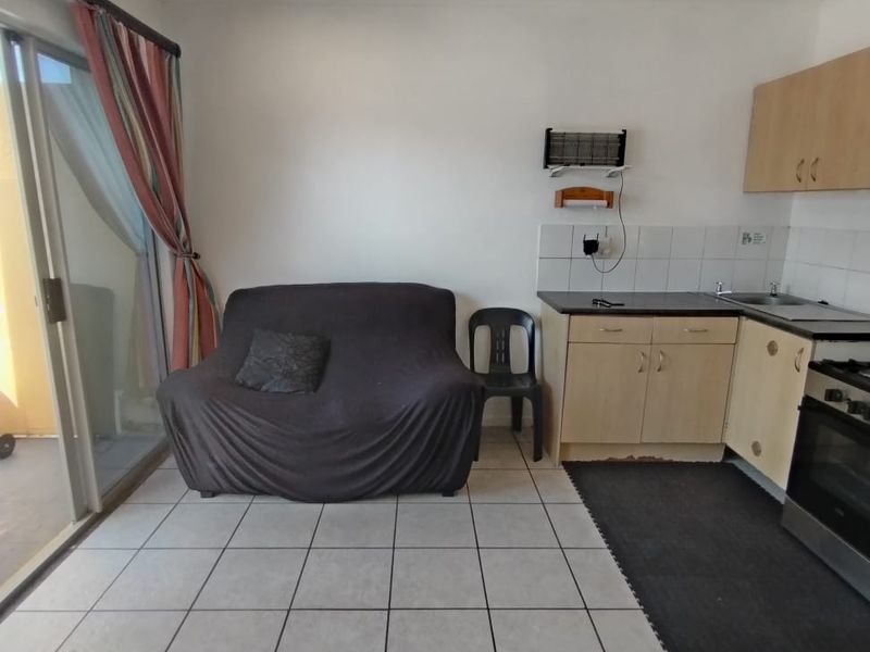 SOLE EXCLUSIVE MANDATE - 4 BEDROOMED HOUSE IN QUIET CLOSE - PELICAN PARK - Photo 4