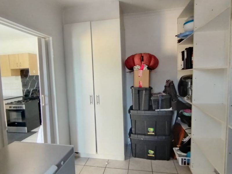 SOLE EXCLUSIVE MANDATE - 4 BEDROOMED HOUSE IN QUIET CLOSE - PELICAN PARK - Photo 8