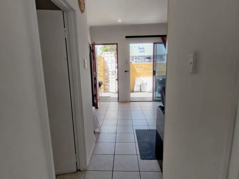 SOLE EXCLUSIVE MANDATE - 4 BEDROOMED HOUSE IN QUIET CLOSE - PELICAN PARK - Photo 7