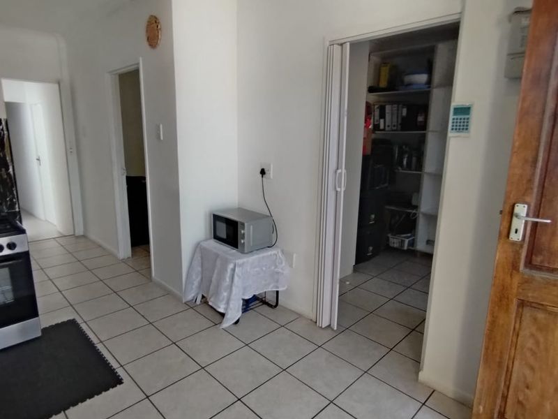 SOLE EXCLUSIVE MANDATE - 4 BEDROOMED HOUSE IN QUIET CLOSE - PELICAN PARK - Photo 6