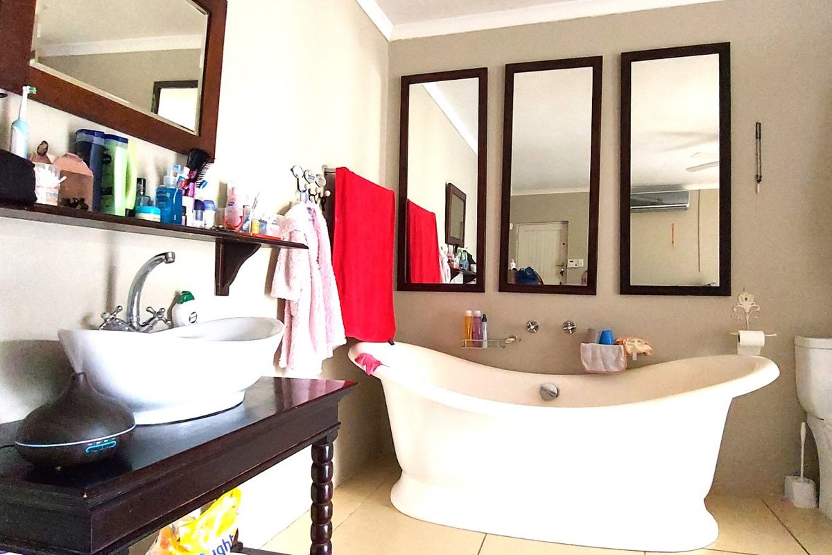 Charming Coastal Living in Sought-After Bonza Bay - Photo 2