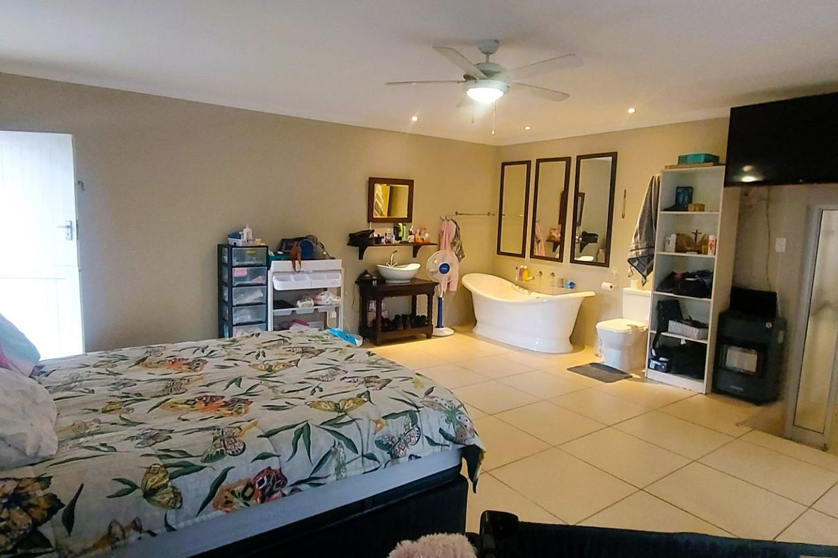 Charming Coastal Living in Sought-After Bonza Bay - Photo 4