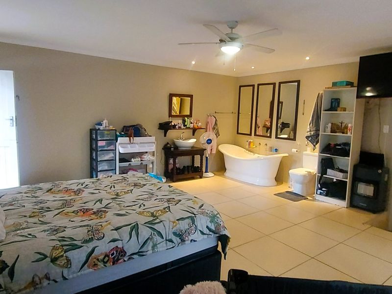 Charming Coastal Living in Sought-After Bonza Bay - Photo 4