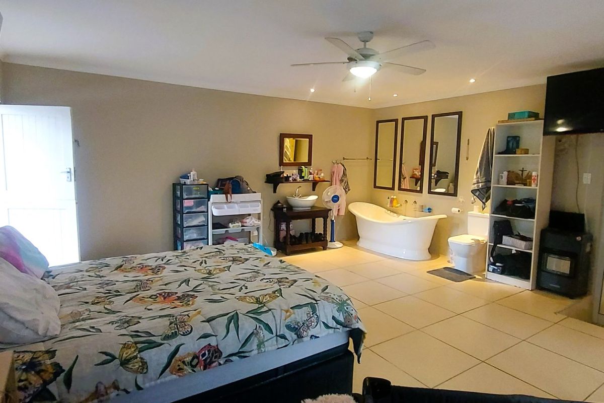 Charming Coastal Living in Sought-After Bonza Bay - Photo 3