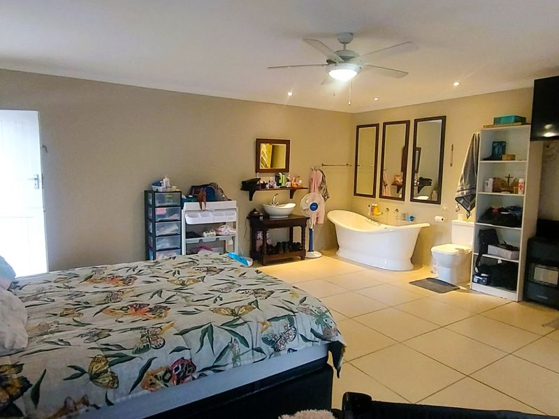 Charming Coastal Living in Sought-After Bonza Bay - Photo 3