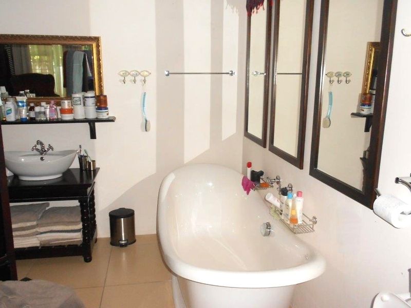 Charming Coastal Living in Sought-After Bonza Bay - Photo 9