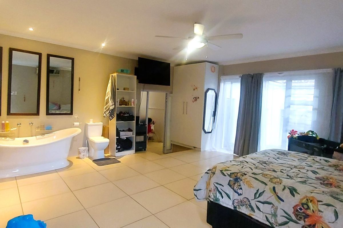 Charming Coastal Living in Sought-After Bonza Bay - Photo 5