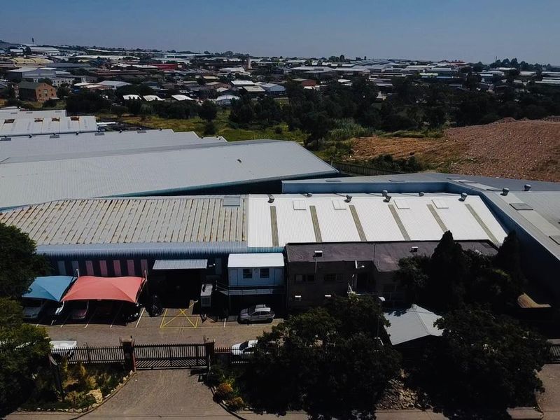 2,728m2 Industrial Facility with 3 Entrances | 200 Amps Power | For Sale - Photo 4